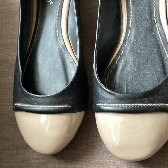 Black, cappuccino toed Flats - Picture 6 of 7